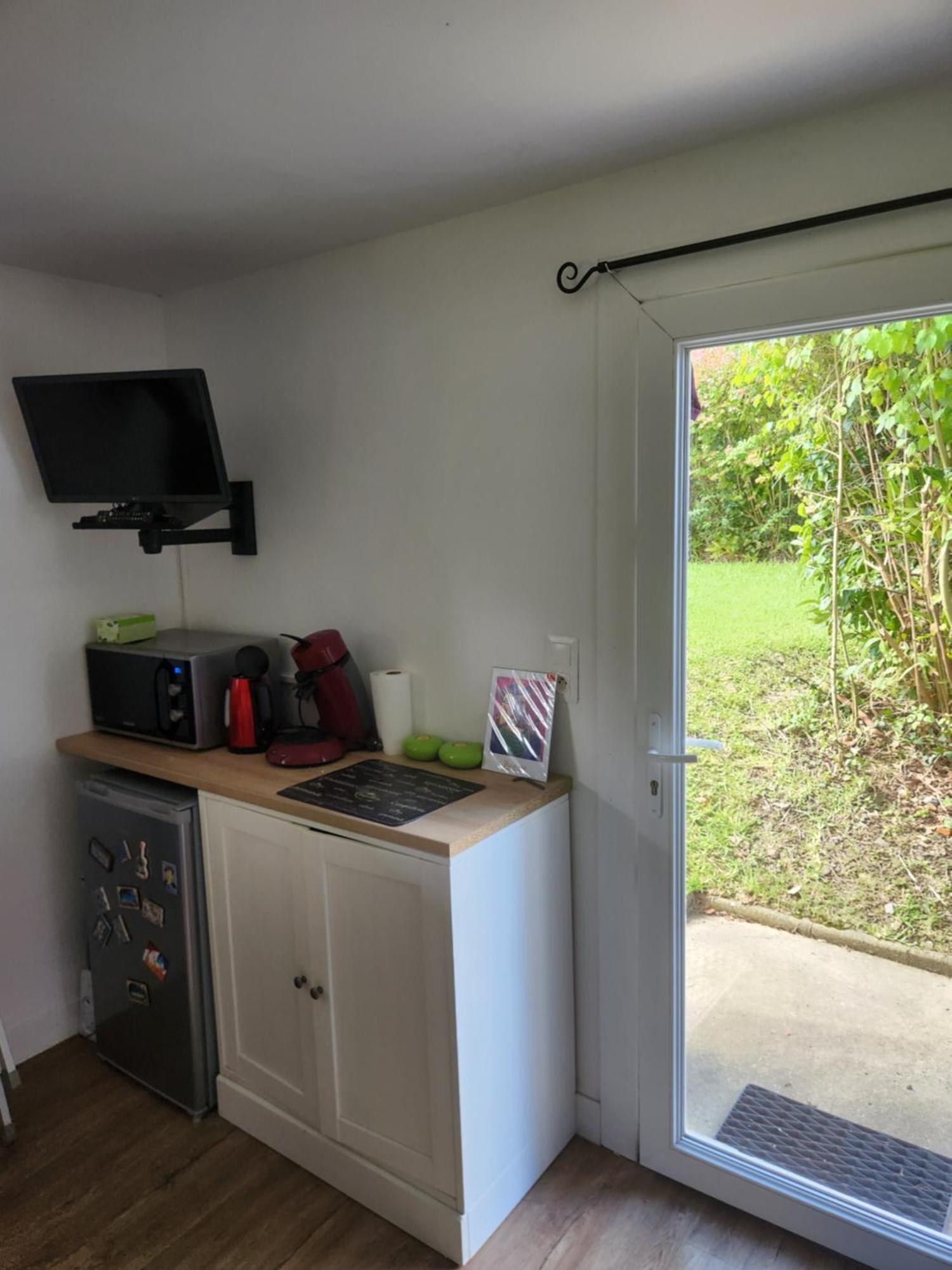 Studio Sur Les Fleuristes Cambo-les-Bains Exterior photo